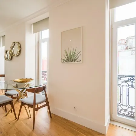 Principe Real Lightful And Charming Apartment